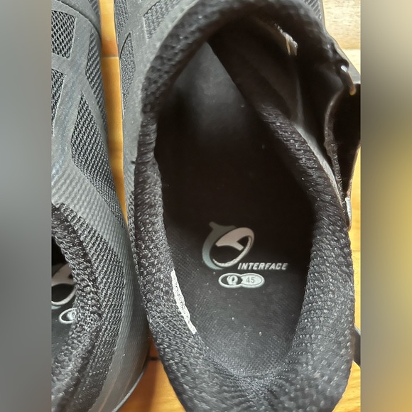 Cycling Shoes - Picture 3 of 4